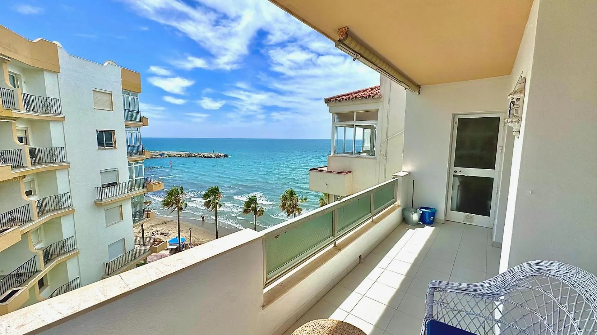 In Front Of Sea & Center Apartment Marbella