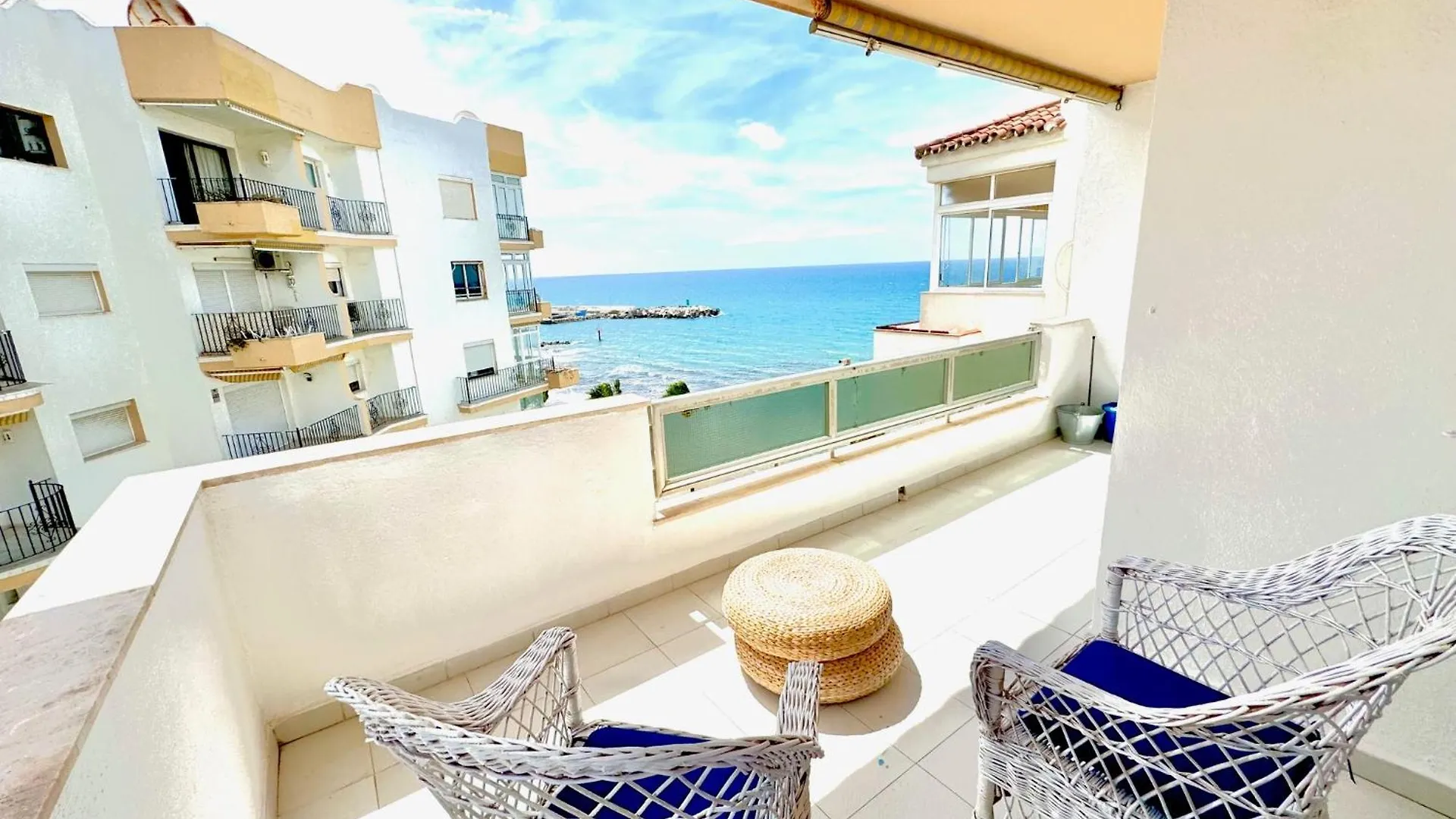 Appartement In Front Of Sea & Center à Marbellac