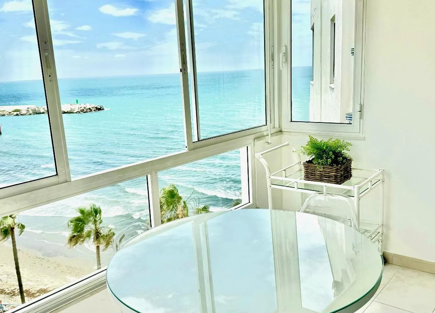 In Front Of Sea & Center Apartment Marbella